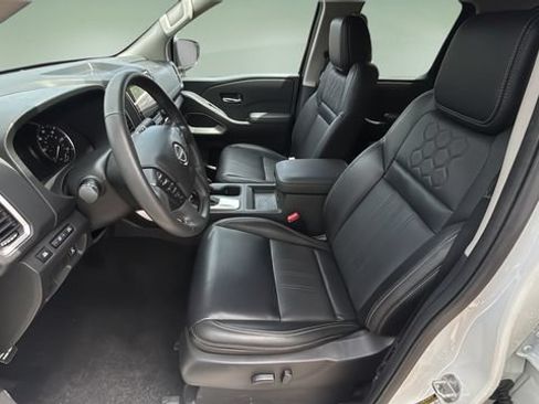 Used 2024 Nissan Frontier SL w/ Technology Package RWD image 19