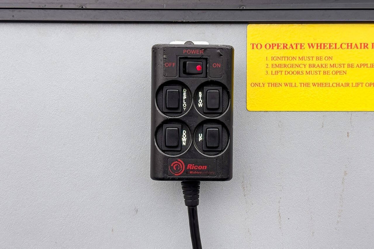 Used 2014 Ford E-350 and Econoline 350 Extended Super Duty w/ Power Group RWD image 7