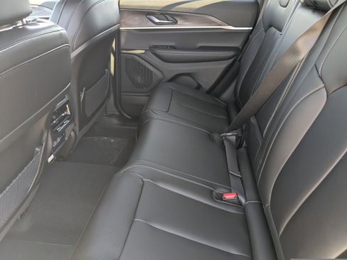 New 2025 Jeep Grand Cherokee Limited image 14