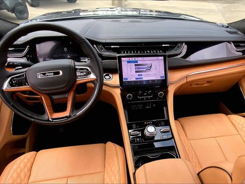 Used 2025 Jeep Grand Cherokee Summit image 16