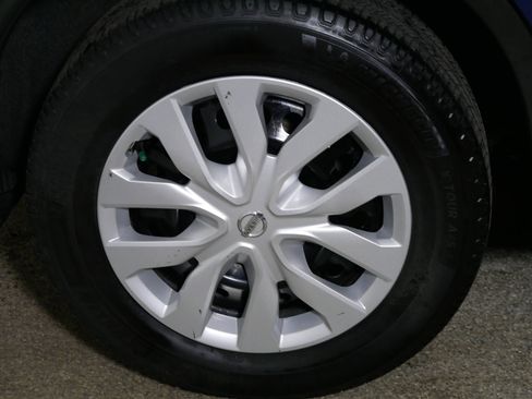 Used 2018 Nissan Rogue S image 15