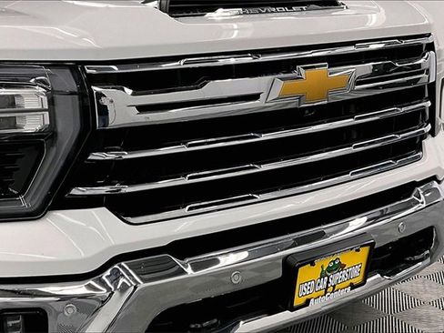 Used 2024 Chevrolet Silverado 2500 LTZ w/ LTZ Convenience Package image 31