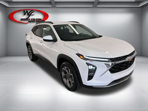 New 2026 Chevrolet Trax LT w/ LT Convenience Package FWD image 3
