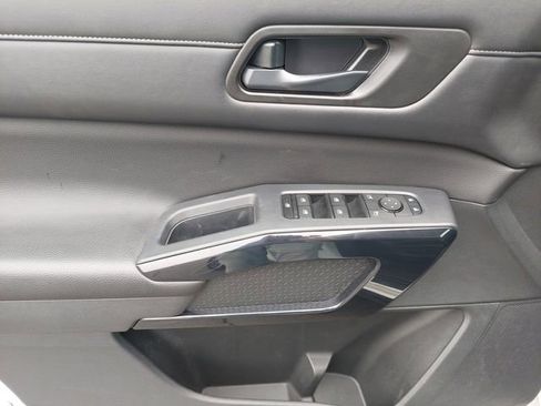 Used 2024 Nissan Pathfinder SV FWD image 23