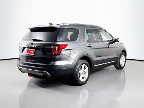 Used 2017 Ford Explorer XLT w/ Equipment Group 202A AWD/4WD image 5