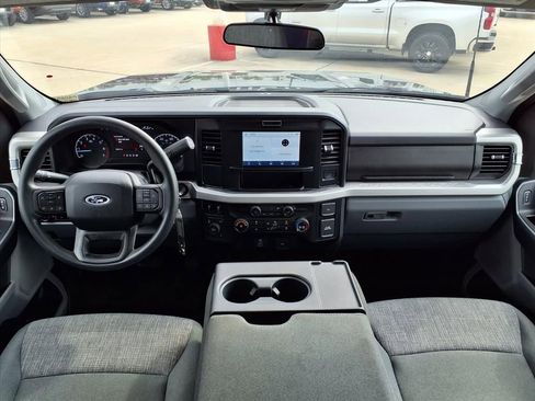 Used 2025 Ford F250 XLT image 3