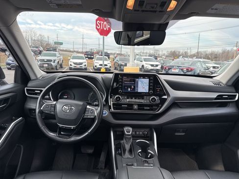 Used 2021 Toyota Highlander XLE image 22