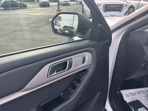 Used 2025 Ford Explorer Active image 26