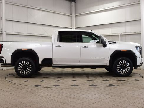 Used 2024 GMC Sierra 3500 Denali Ultimate image 9