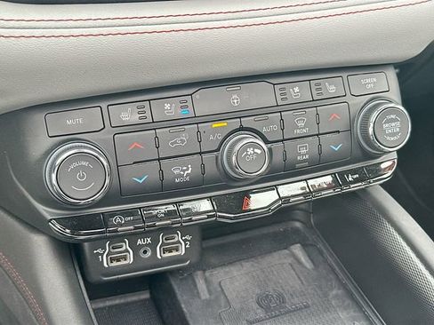 Used 2023 Dodge Durango GT AWD/4WD image 17