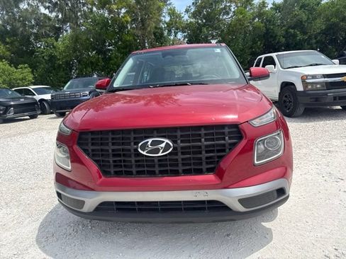 Used 2023 Hyundai Venue SE FWD image 2