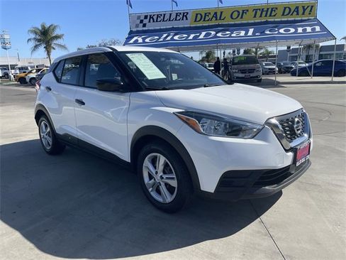 Used 2020 Nissan Kicks S image 2