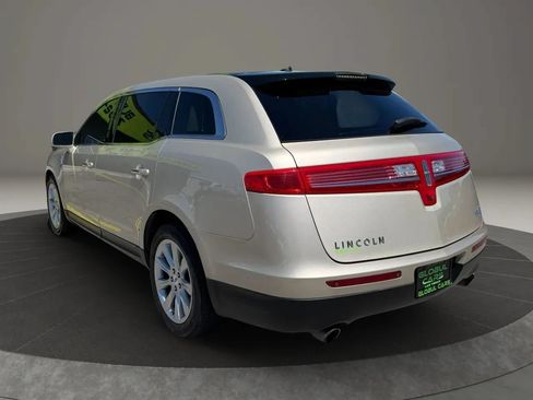 Used 2017 Lincoln MKT AWD image 7