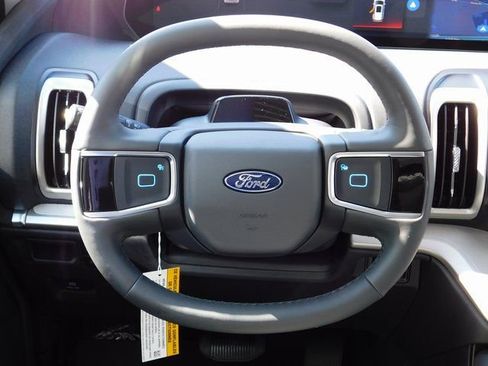 New 2025 Ford Expedition Active image 22