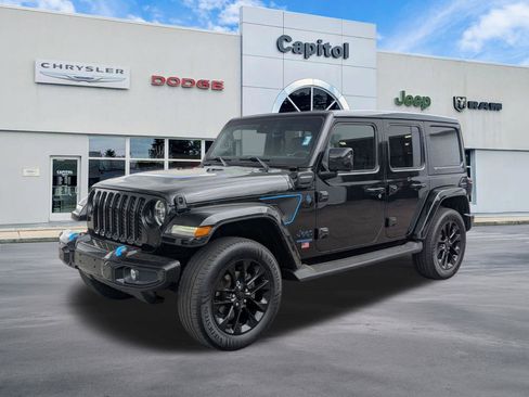 Used 2021 Jeep Wrangler Unlimited Sahara AWD/4WD image 9