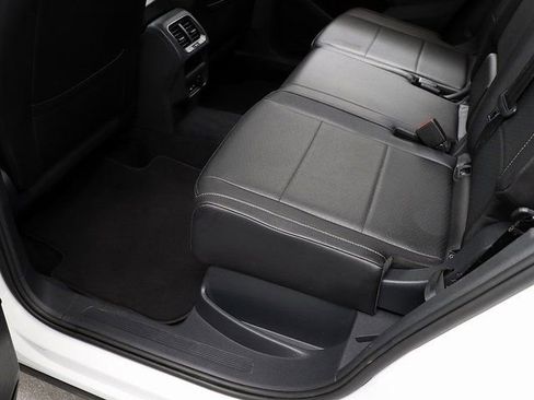 Used 2020 Volkswagen Tiguan SE image 25