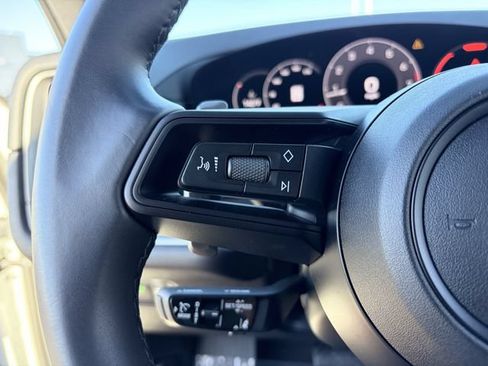 Used 2025 Porsche Cayenne AWD/4WD image 8