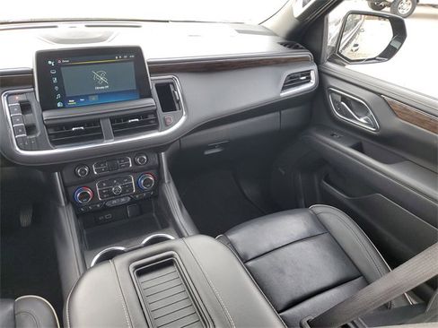 Used 2024 Chevrolet Suburban Premier image 17