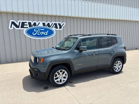 Used 2017 Jeep Renegade Latitude w/ Popular Equipment Group AWD/4WD image 1