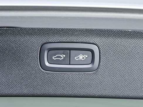 Used 2025 Volvo XC90 B6 Plus AWD/4WD image 32