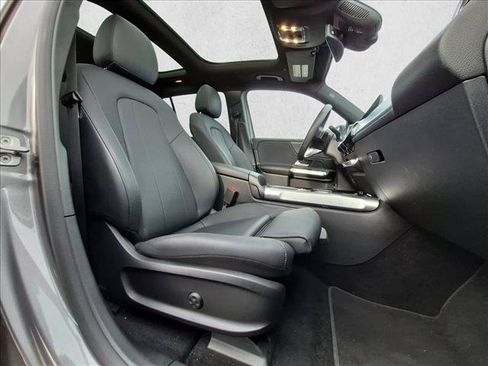Used 2024 Mercedes-Benz EQB 300 4MATIC image 21