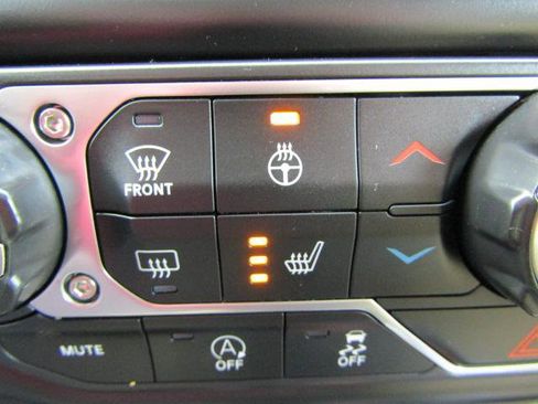 Used 2019 Jeep Wrangler Unlimited Rubicon w/ Dual Top Group image 14