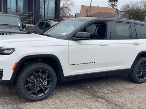 New 2025 Jeep Grand Cherokee L Limited image 3