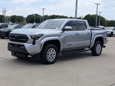 Used 2025 Toyota Tacoma SR5 AWD/4WD image 10