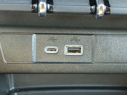 Used 2025 Chevrolet Colorado ZR2 w/ Technology Package image 24