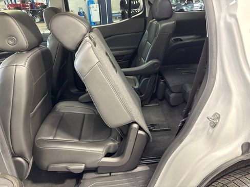 Used 2023 GMC Acadia SLT AWD/4WD image 41