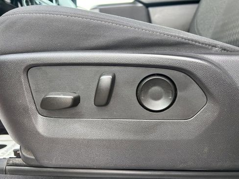 Used 2024 Chevrolet Silverado 1500 LT image 17