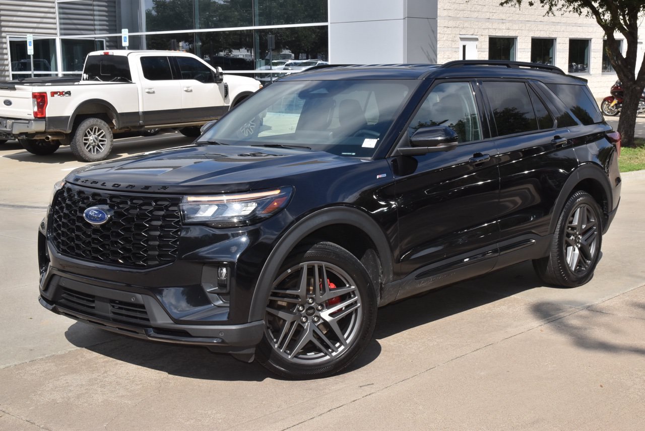 Used 2025 Ford Explorer ST-Line w/ ST-Line Street Pack AWD/4WD image 42