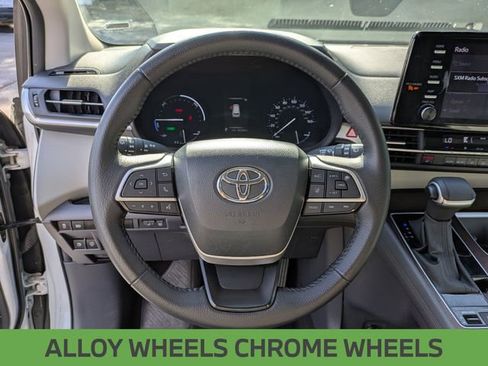 Used 2023 Toyota Sienna XLE image 17