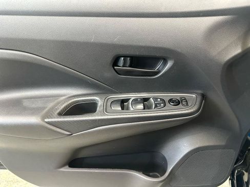 Used 2021 Nissan Versa S FWD image 9