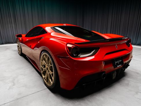Used 2018 Ferrari 488 GTB RWD image 12