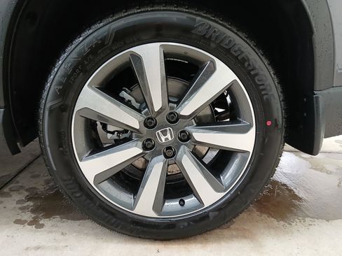 New 2025 Honda Pilot Touring image 17