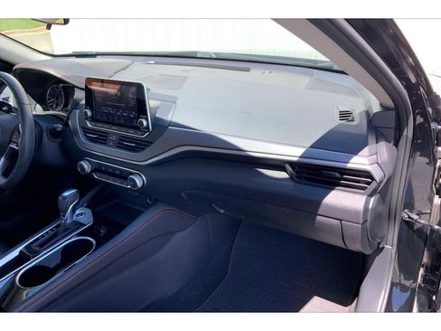 Used 2024 Nissan Altima 2.5 SR FWD image 15