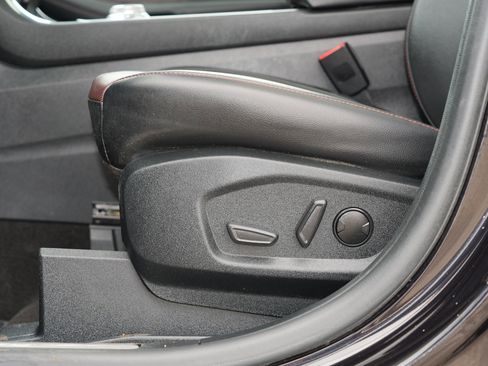 Used 2020 Ford Edge Titanium w/ Equipment Group 301A AWD/4WD image 18