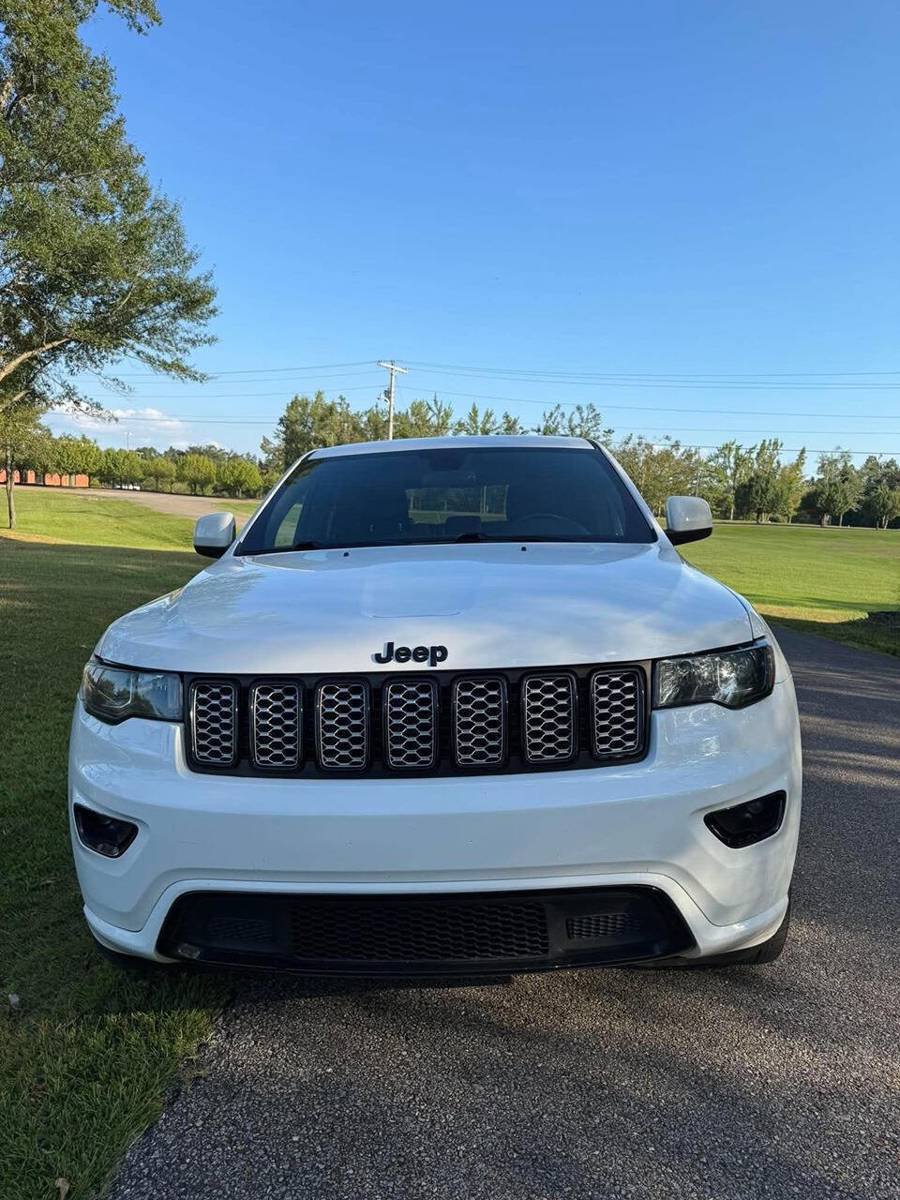 Used 2021 Jeep Grand Cherokee Laredo X RWD image 2