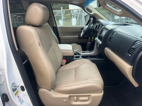 Used 2014 Toyota Sequoia Platinum image 16