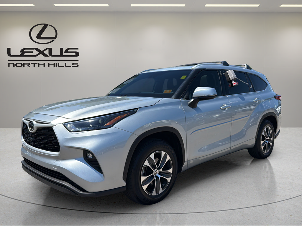 Used 2022 Toyota Highlander XLE FWD 360° Tour