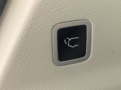 Used 2023 Chrysler Pacifica Touring-L image 29