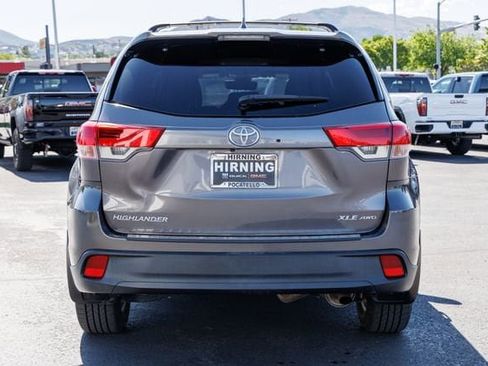 Used 2017 Toyota Highlander XLE w/ Protection Package #3 AWD/4WD image 4