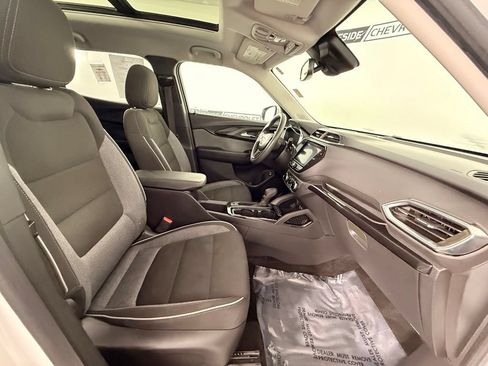 Used 2022 Chevrolet TrailBlazer LT w/ Sun and Liftgate Package FWD image 22