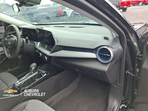 Used 2024 Chevrolet Trax LT FWD image 22