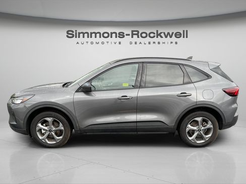 Used 2025 Ford Escape ST-Line AWD/4WD image 2