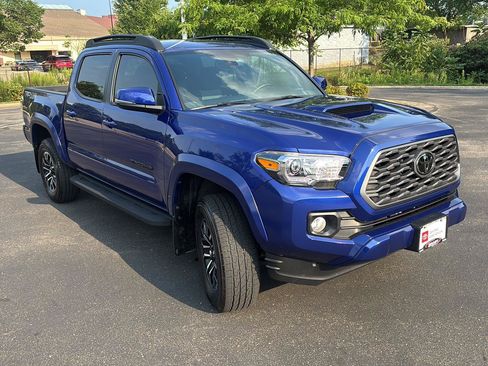 Used 2023 Toyota Tacoma TRD Sport w/ Black Out Package (TMS) AWD/4WD image 7