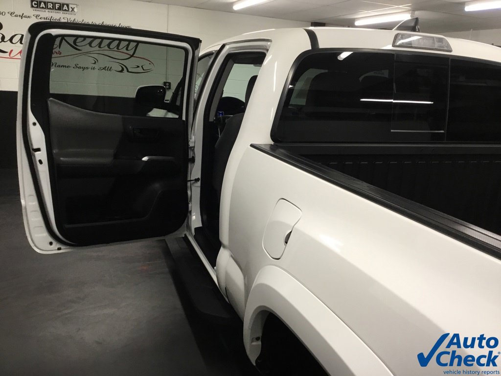 Used 2021 Toyota Tacoma SR5 AWD/4WD image 32