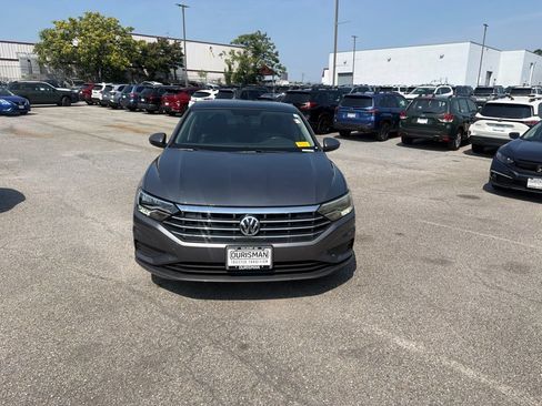 Used 2019 Volkswagen Jetta SE FWD image 2