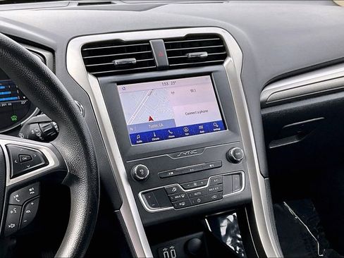 Used 2020 Ford Fusion SE image 8